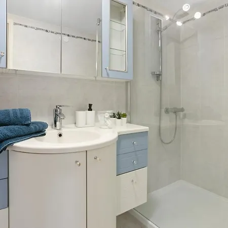 Апартаменты Joli 65m² Piscine Parking *